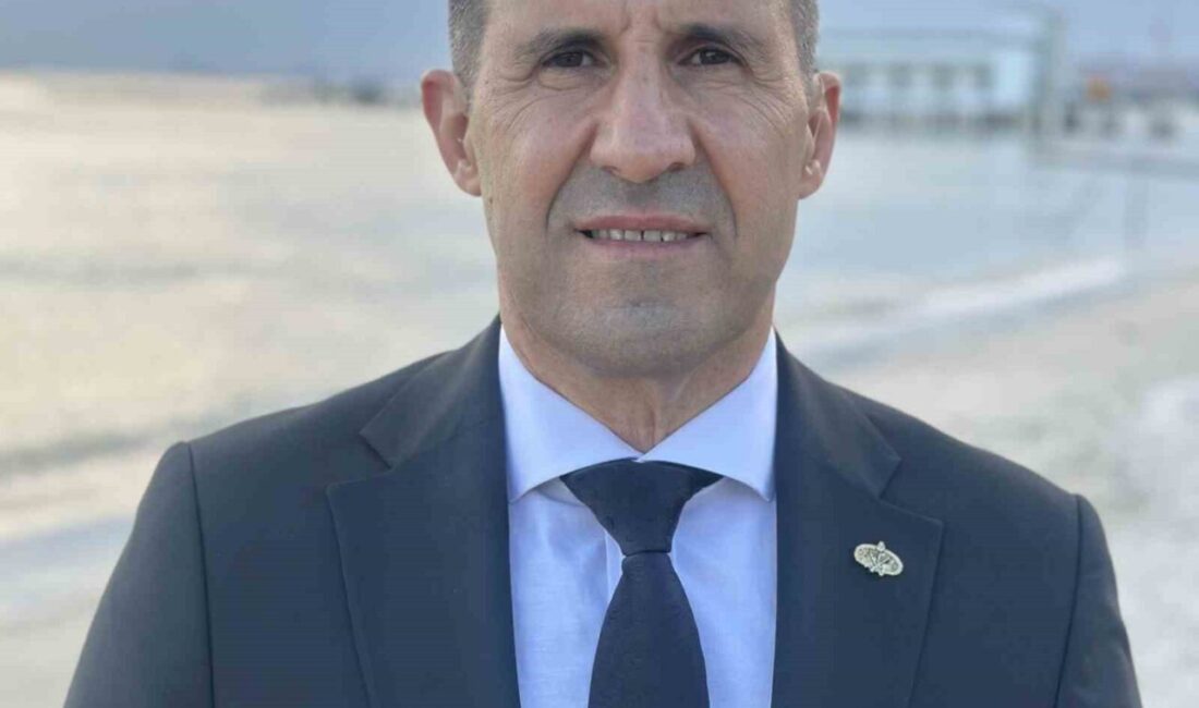 Emekli Albay Çetin Orkun Özeller Hakim Karşısında, Mahkeme Beraat ile Adli Para Cezası Verdi MHP Genel Başkanı Devlet Bahçeli'ye yönelik sosyal medya paylaşımları sebebiyle