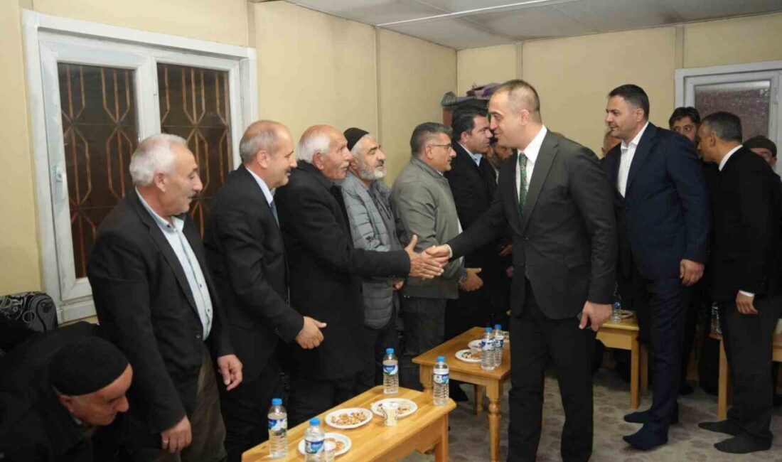 MHP İl Başkanı Adem Yurdagül ve partililer, Erzurum'un Palandöken ilçesinde