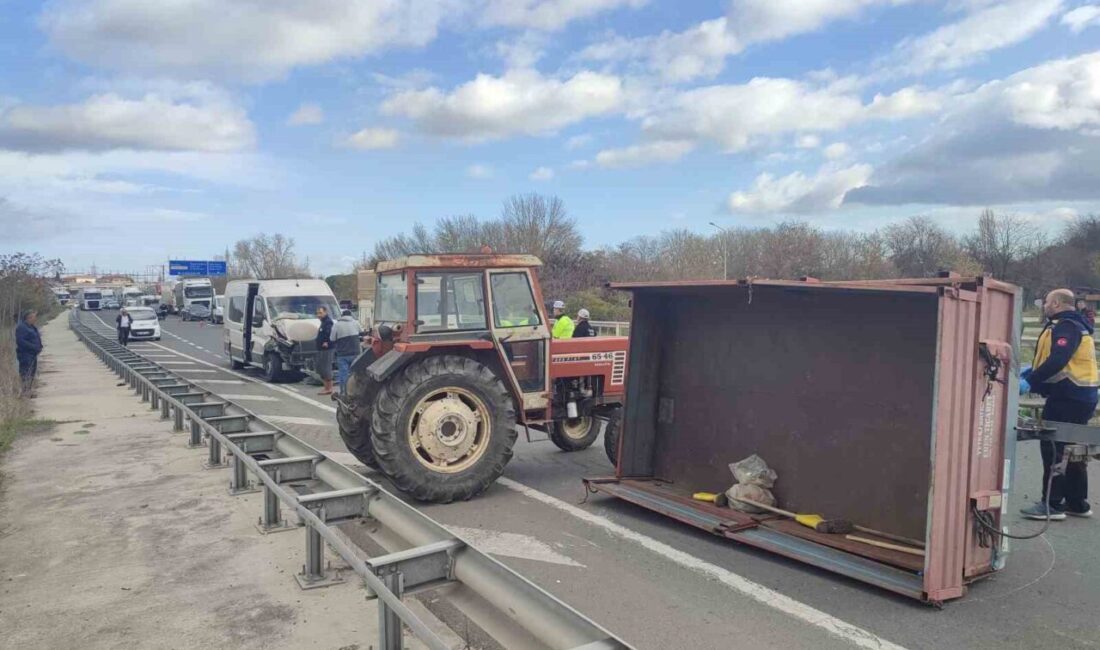 Edirne'nin Keşan ilçesinde bir midibüs, traktörün römorkuna çarparak kazaya neden