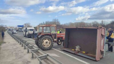 Edirne'nin Keşan ilçesinde bir midibüs, traktörün römorkuna çarparak kazaya neden