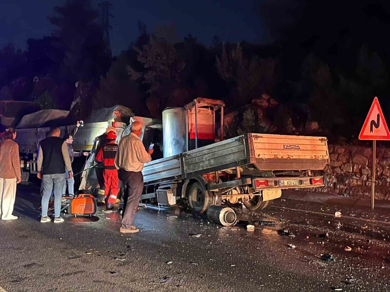 Milas-Yatağan karayolunda meydana gelen kazada, O.K. yönetimindeki süt toplama aracı,