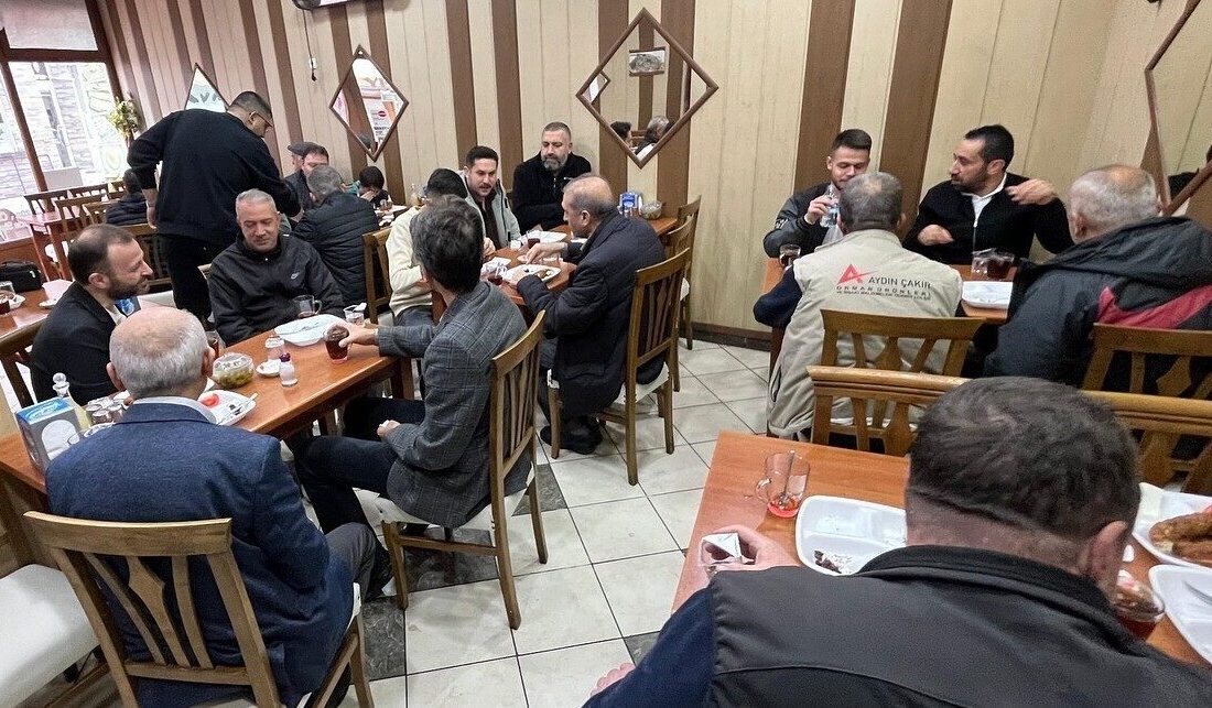 AK Parti Kütahya Milletvekili İsmail Çağlar Bayırcı, Balıklı Caddesi esnafıyla