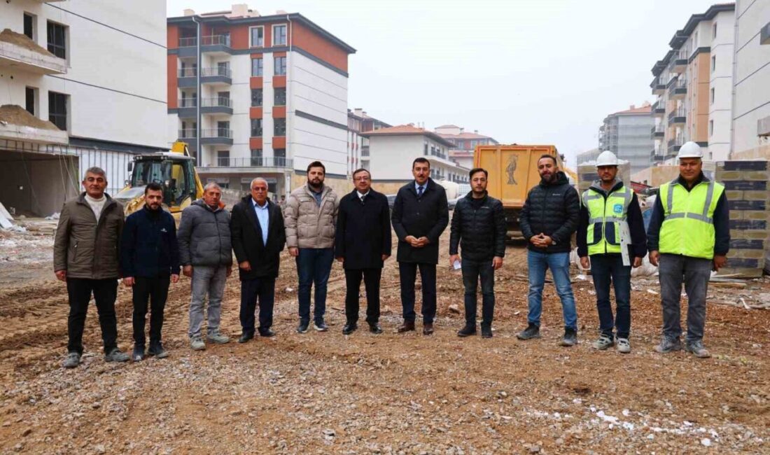 AK Parti Malatya Milletvekili Bülent Tüfenkci, İsmetiye Mahallesi'ndeki inşaat alanlarını