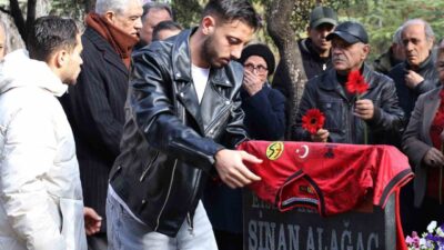 Eskişehirspor, milli kaleci Sinan Alağaç'ın vefatının 40. yıldönümünde anma etkinliği