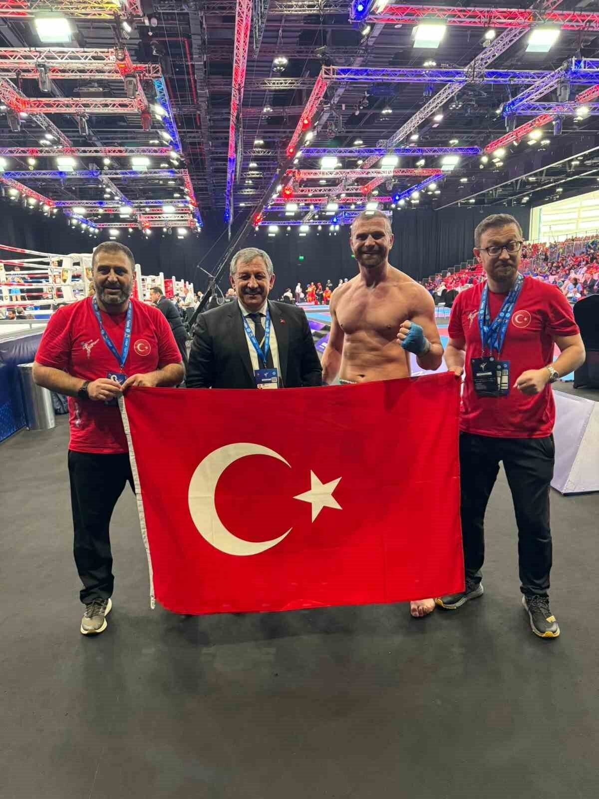Kadir Yıldırım, Abu Dhabi'de düzenlenen WAKO Büyükler Kick Boks Dünya