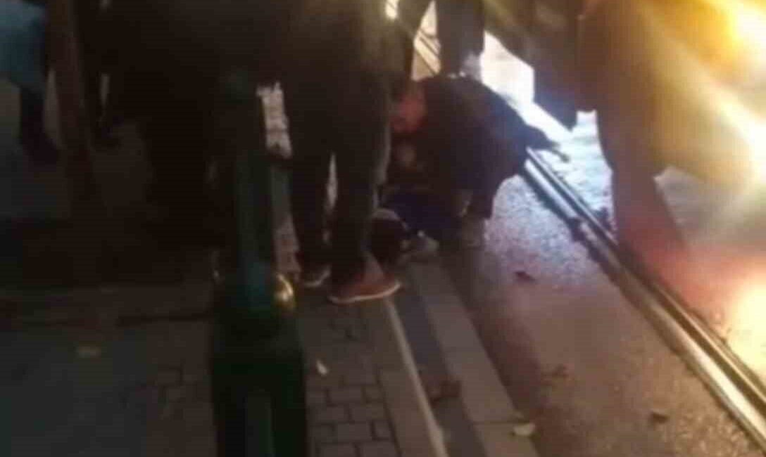 Bursa’da Minibüsün Çarptığı 9 Yaşındaki Çocuk Yaralandı Bursa'nın Osmangazi ilçesinde, bir minibüs 9 yaşındaki bir çocuğa çarptı.