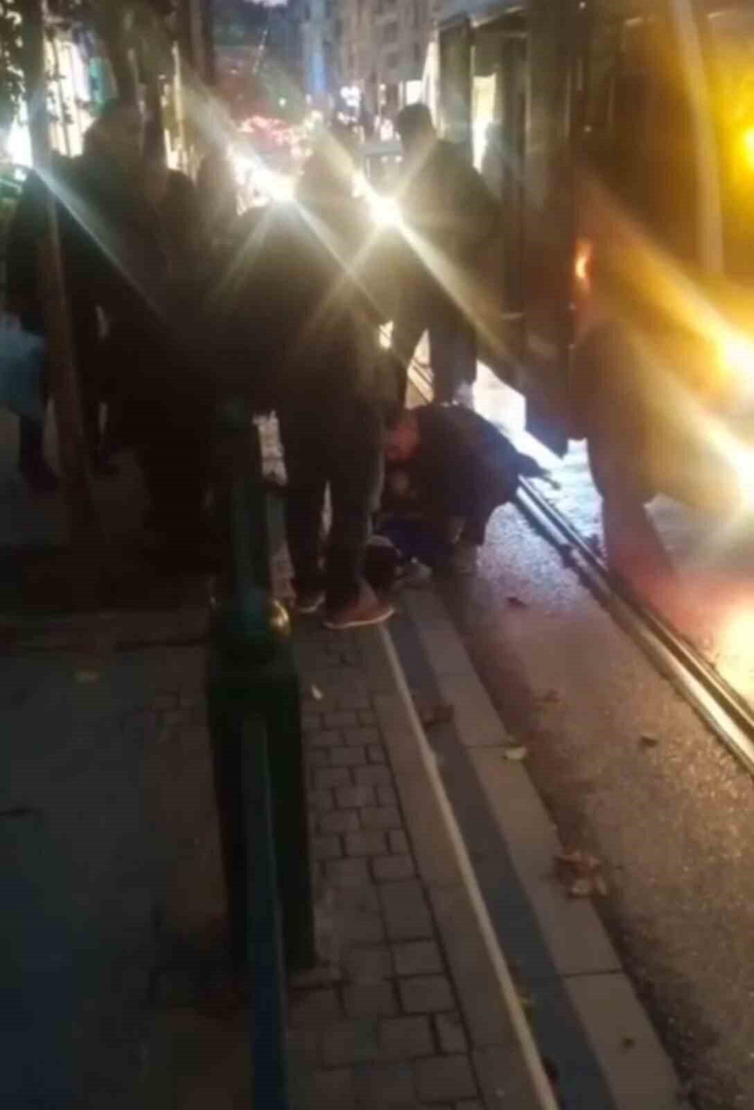 Bursa'nın Osmangazi ilçesinde, bir minibüs 9 yaşındaki bir çocuğa çarptı.