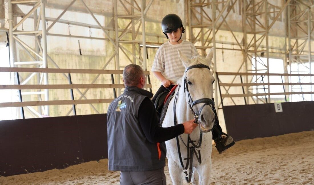 Kartepe Belediyesi Atlı Binicilik Kulübü, ara tatil döneminde ailelerin ve