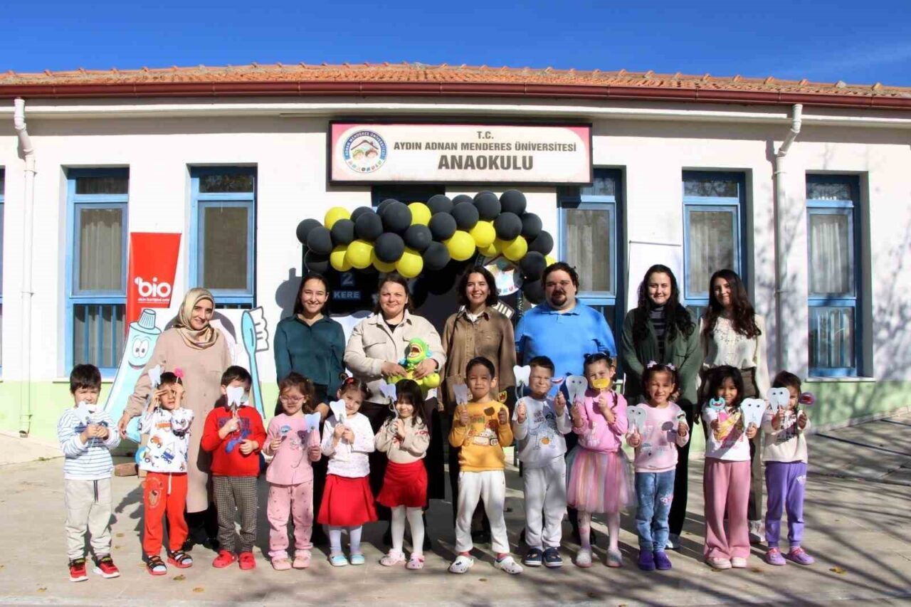 Adnan Menderes Üniversitesi'nin Bilim İletişimi Ofisi'nin düzenlediği "Diş Hekimimle Tanışıyorum-Minik