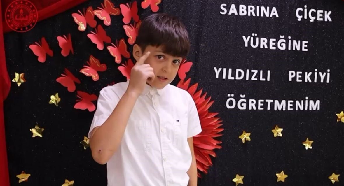 Bolu'da Dağkent Kıroğlu ESV İlkokulu öğrencileri, 24 Kasım Öğretmenler Günü