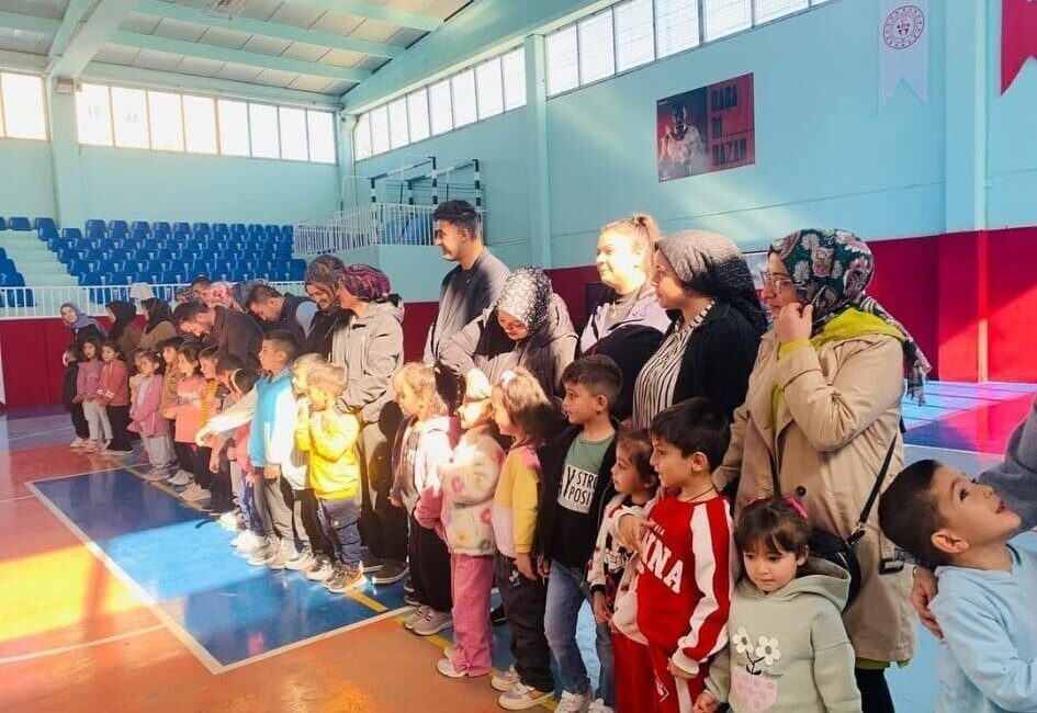 Kütahya İl Emniyet Müdürlüğü, Aslanapa ve Altıntaş'taki öğrencilere trafik eğitimi