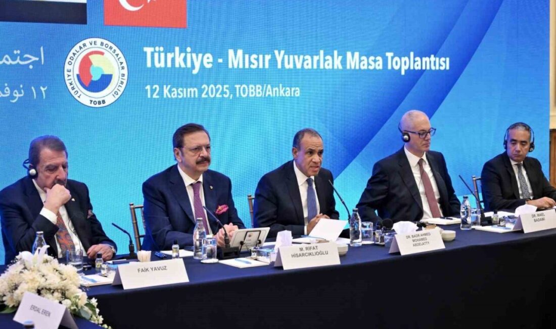 Mısır ve Türkiye Arasındaki Ticaret Hacmini Artırma Çabaları Gözler Önünde Mısır Dışişleri Bakanı Bedr Abdulati, Türkiye-Mısır Yuvarlak Masa Toplantısı'nda iki