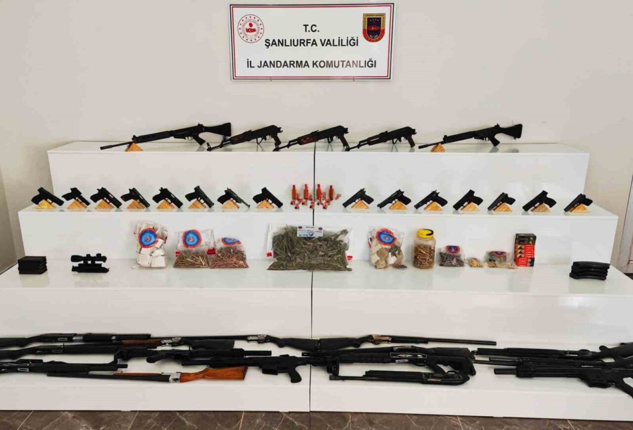 Viranşehir’de Mısır Tarlasında Yapılan Operasyonda Çok Sayıda Silah ve Uyuşturucu Ele Geçirildi, 9 Gözaltı Gerçekleşti