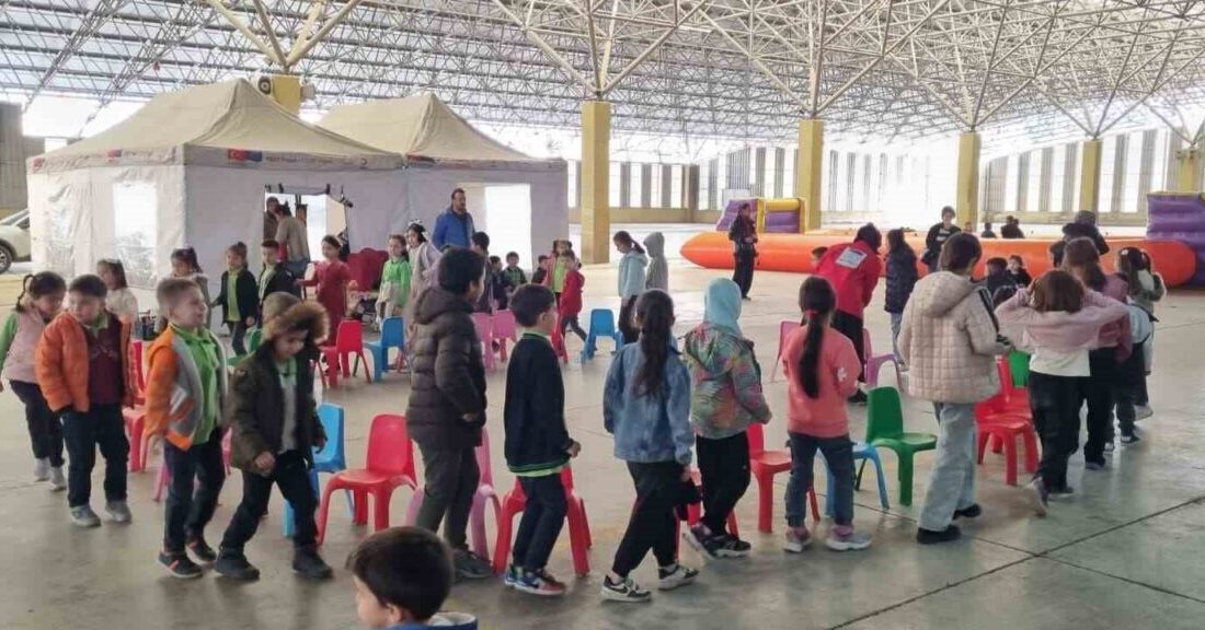 Eskişehir'de Yabancılara Yönelik Şartlı Eğitim Yardımı Projesi kapsamında açılan "Çocuk