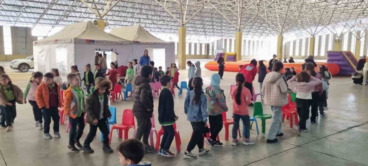 Eskişehir'de Yabancılara Yönelik Şartlı Eğitim Yardımı Projesi kapsamında açılan "Çocuk