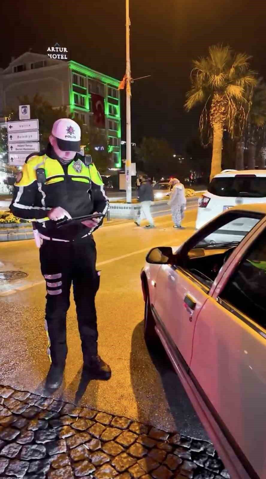 Çanakkale'de, İl Emniyet Müdürlüğü tarafından yapılan denetimlerde, yüksek sesle müzik