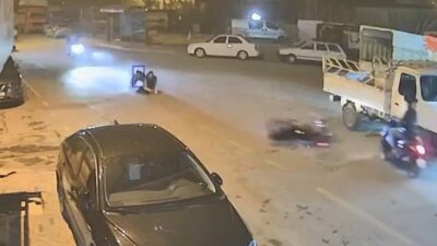 Mersin'in Tarsus ilçesinde bir motosiklet sürücüsü akrobatik hareket yaparken kaza
