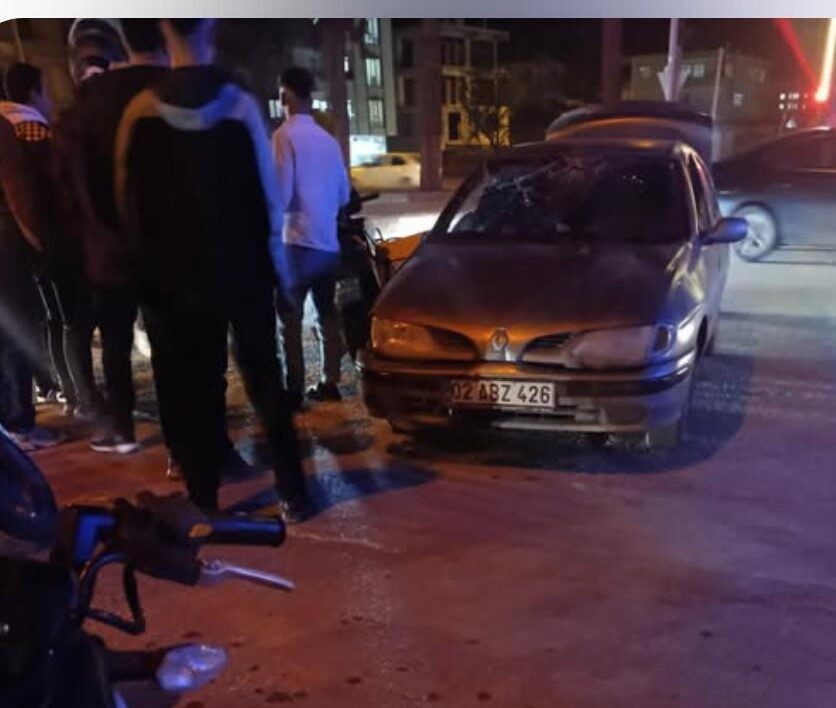 Adıyaman Atatürk Bulvarı’nda motosiklet ile otomobilin çarpışması sonucu motosiklet sürücüsü