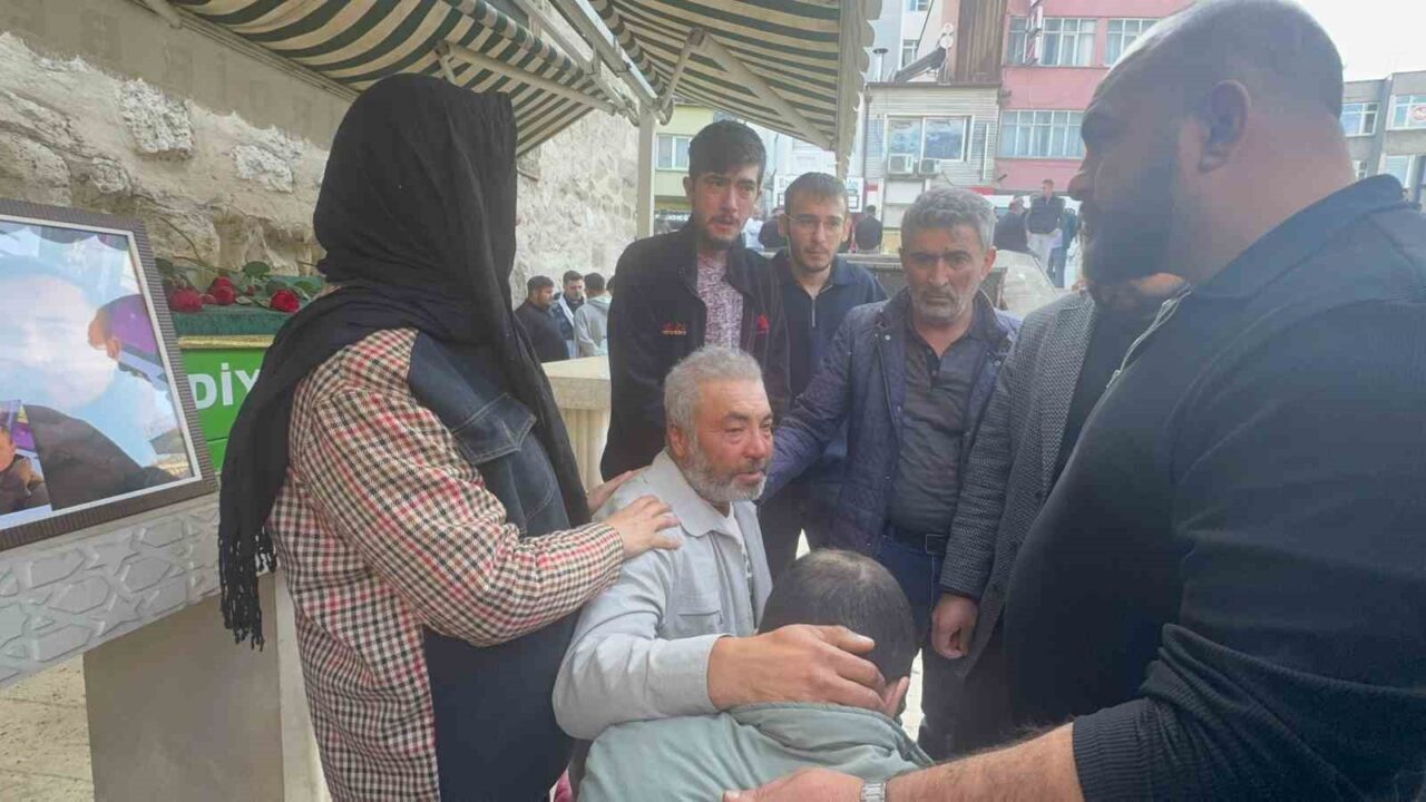 Eğirdir'de motosiklet kazası sonucu hayatını kaybeden 22 yaşındaki Mert Candemir,