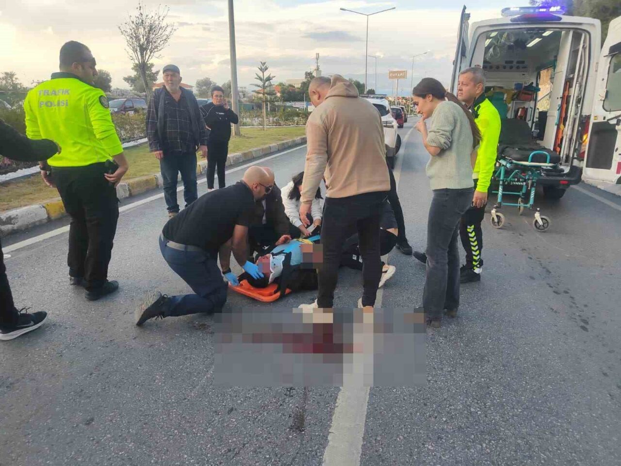 Kuşadası'nda motosikletin refüje çarpması sonucu 21 yaşındaki Mehmet Öklav hayatını