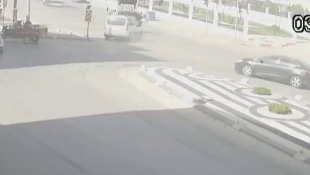 Karaman'da, Hamidiye Mahallesi'nde otomobil ile hafif ticari aracın çarpışması sonucu