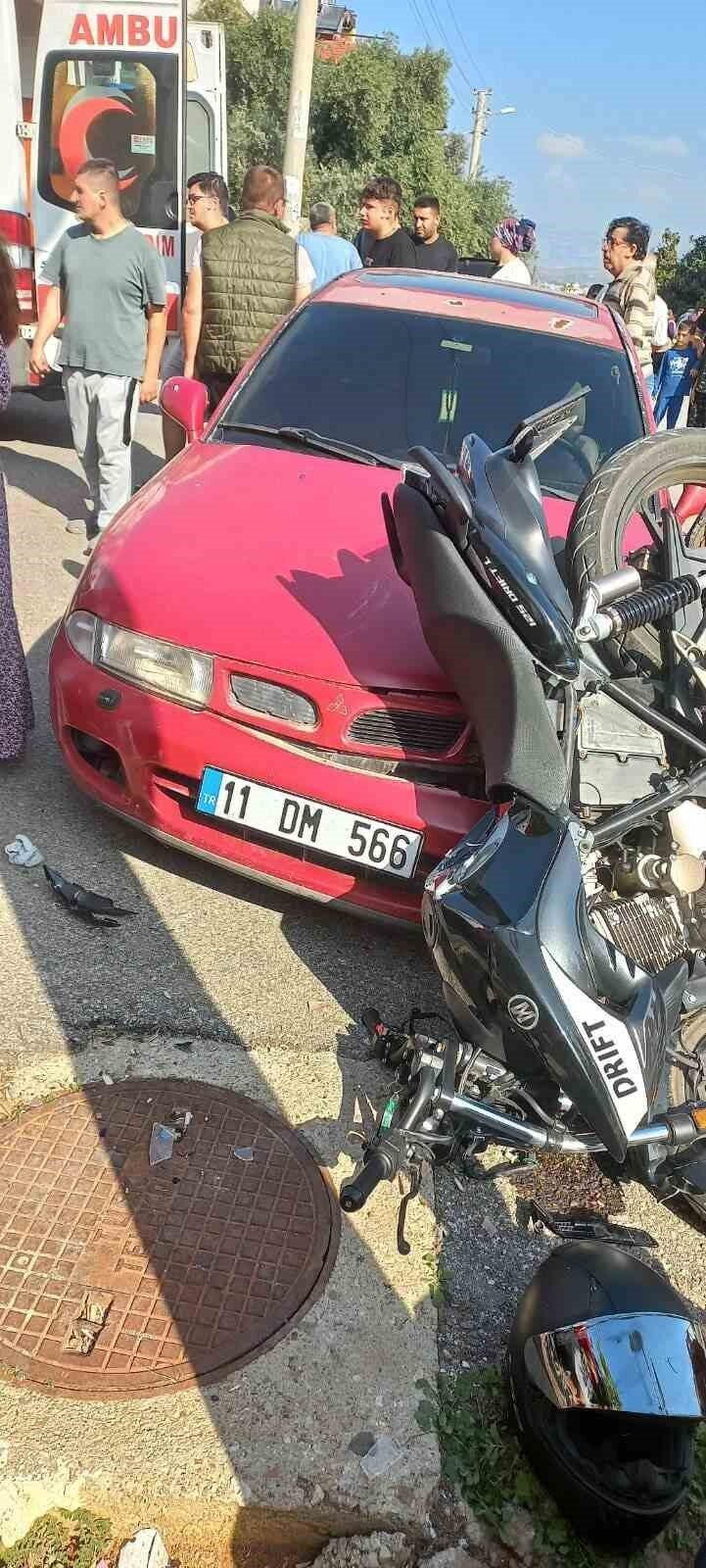 Manavgat’ta motosiklet ile otomobilin çarpışması sonucu 2 çocuk yaralandı