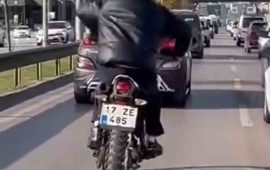 Bursa'nın Nilüfer ilçesinde bir motosiklet sürücüsü, İzmir Yolu'nda seyir halindeyken