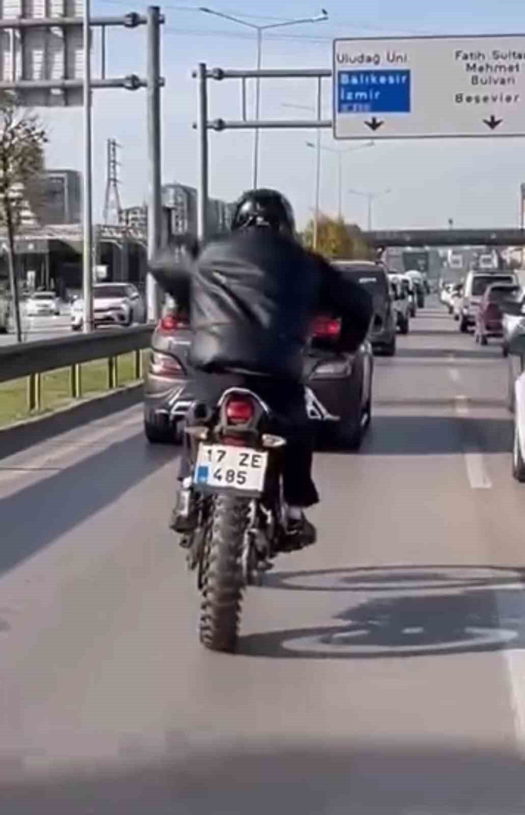 Bursa'nın Nilüfer ilçesinde bir motosiklet sürücüsü, İzmir Yolu'nda seyir halindeyken