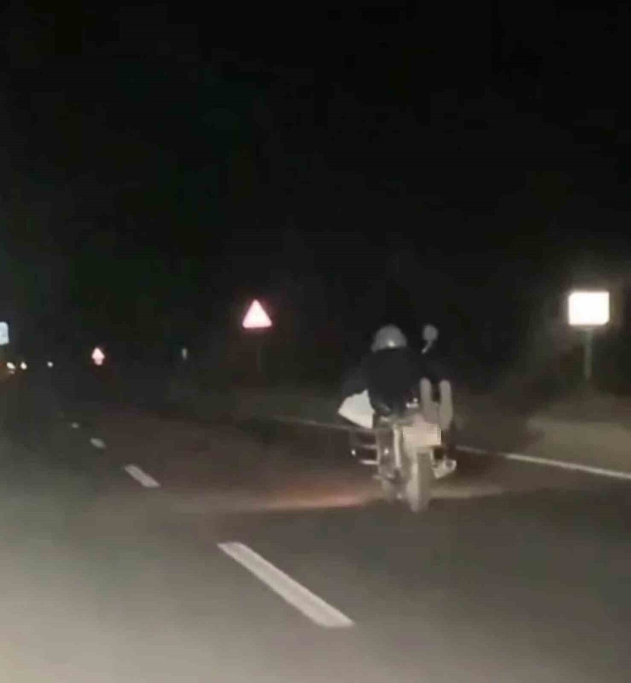 Hatay'ın Arsuz ilçesinde, motosikletini yüzüstü kullanan bir aday sürücüye 5.146