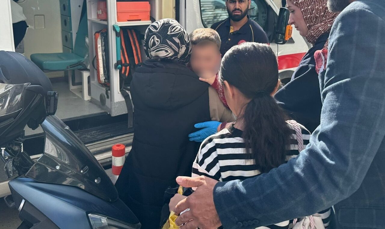 Adıyaman'da Kemal Eren Ş. isimli 4 yaşındaki çocuk, yolun karşısına