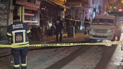 Elazığ'da İzzetpaşa Mahallesi'nde bir motosikletin pikapa çarpması sonucu 2 kişi