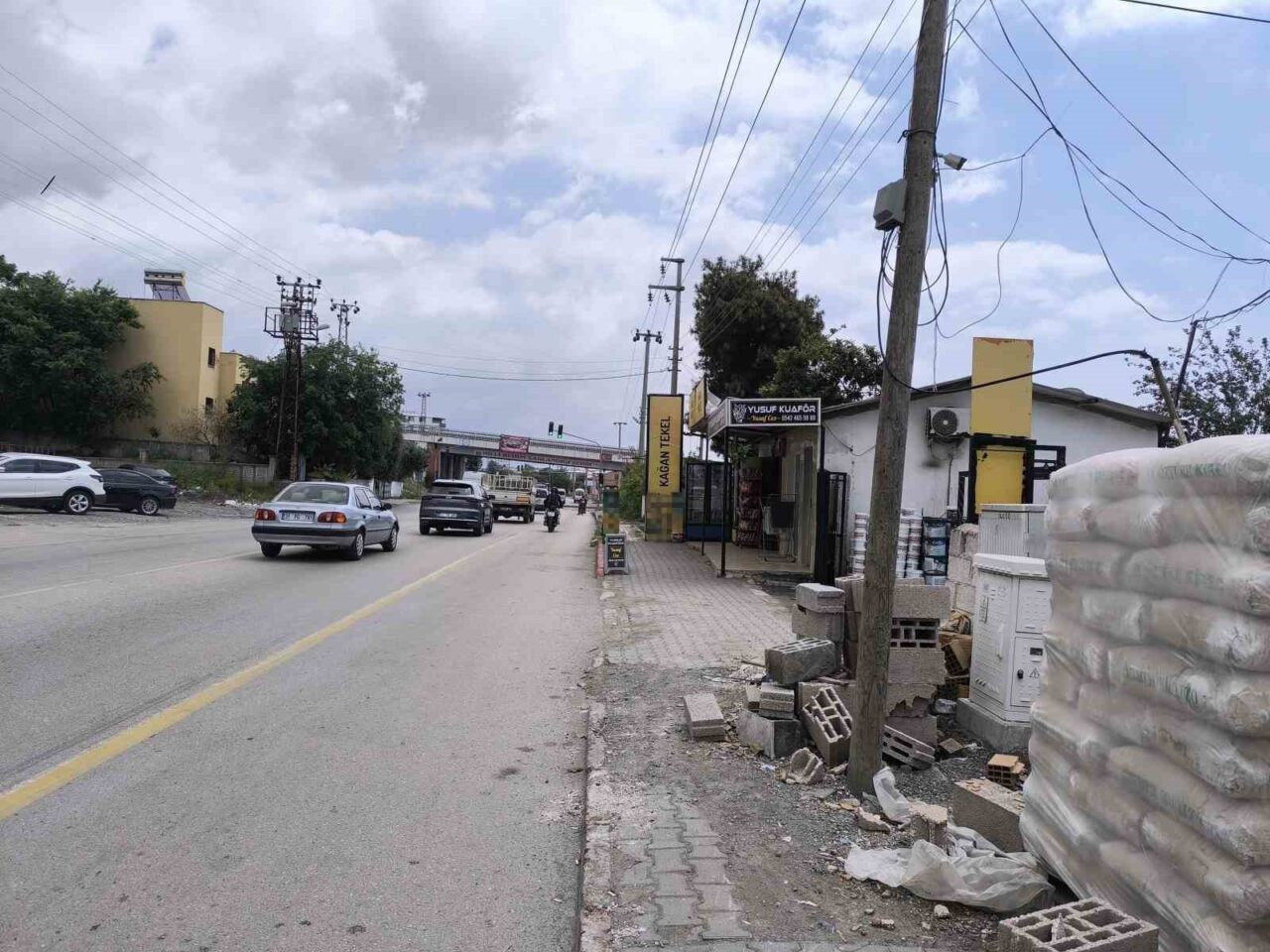 Hatay'ın Dörtyol ilçesinde, dönüş yapan bir otomobile çarpan motosikletin sürücüsü