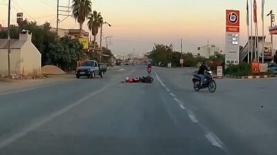 Mersin'in Erdemli ilçesinde motosikletlerin karıştığı kaza, Koyuncu Mahallesi'nde meydana geldi.