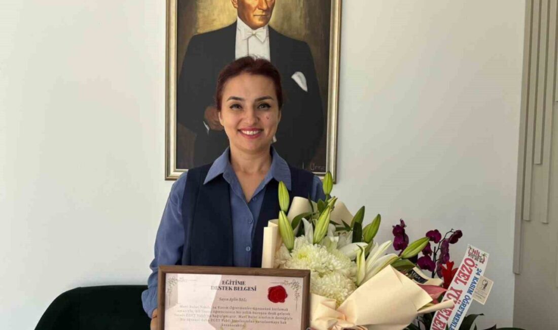 MTK Koleji 3-C sınıfı velileri, Öğretmenler Günü'nde öğretmenleri Aylin Bal