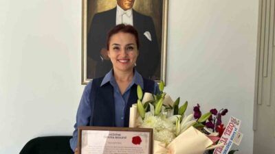 MTK Koleji 3-C sınıfı velileri, Öğretmenler Günü'nde öğretmenleri Aylin Bal