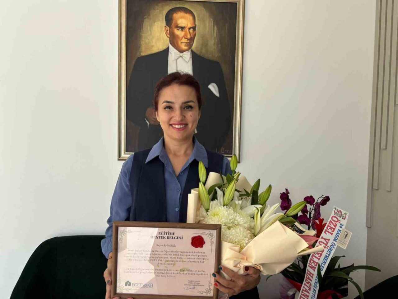 MTK Koleji 3-C sınıfı velileri, Öğretmenler Günü'nde öğretmenleri Aylin Bal