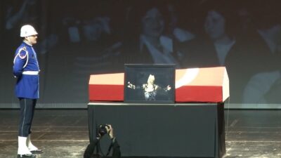 Muazzez Abacı'nın hayatını kaybetmesinin ardından Atatürk Kültür Merkezi'nde düzenlenen törene,