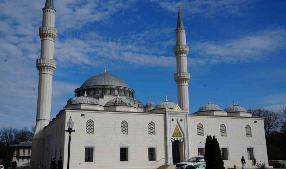 Ünlü Türk sanatçısı Muazzez Abacı, ABD ziyaretinde kalp krizi geçirerek