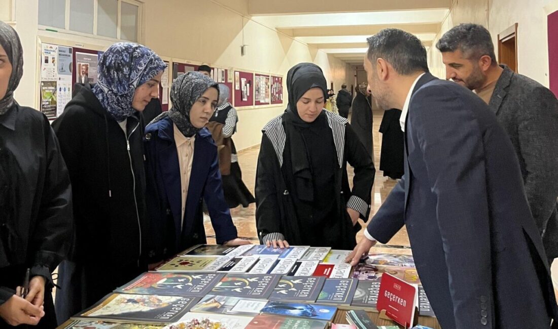 Erzurum’da Gençlere Yönelik Bilgilendirme Stantları Açıldı Erzurum İl Müftülüğü, Atatürk Üniversitesi kampüsünde gençlere yönelik bilgilendirme stantları