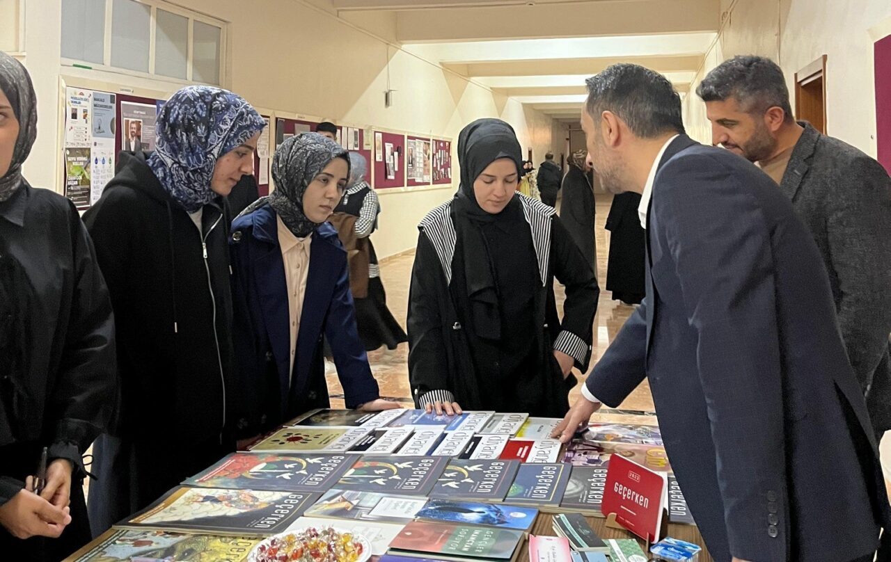 Erzurum İl Müftülüğü, Atatürk Üniversitesi kampüsünde gençlere yönelik bilgilendirme stantları