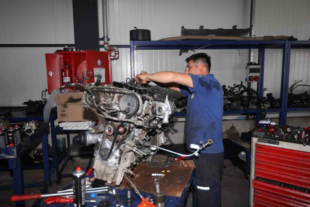 Muğla Büyükşehir Belediyesi, Makine ve İkmal Tesisinde gerçekleştirdiği bakım-onarım çalışmalarıyla