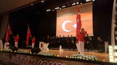 Muğla Sıtkı Koçman Üniversitesi'nde düzenlenen 24 Kasım Öğretmenler Günü programında,
