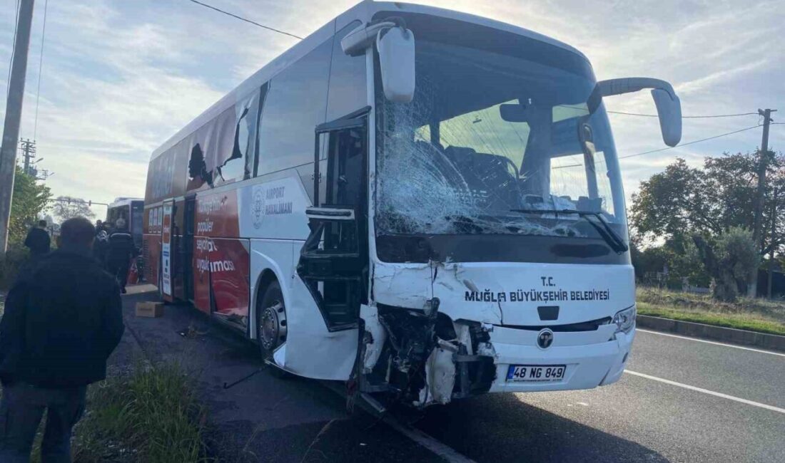 Muğla'da, Büyükşehir Belediyesine ait otobüs ile bir minibüs çarpıştı. Köyceğiz