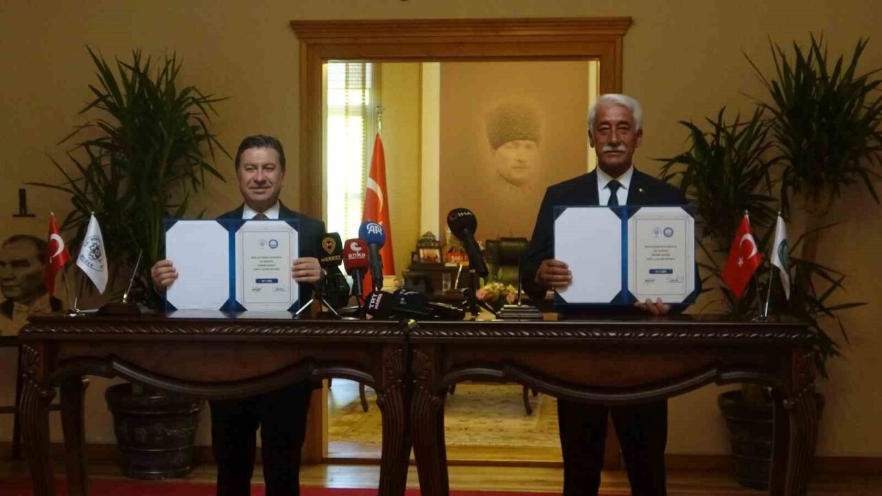 Muğla Büyükşehir Belediye Başkanı Ahmet Aras, Ula Belediyesi ile Ula