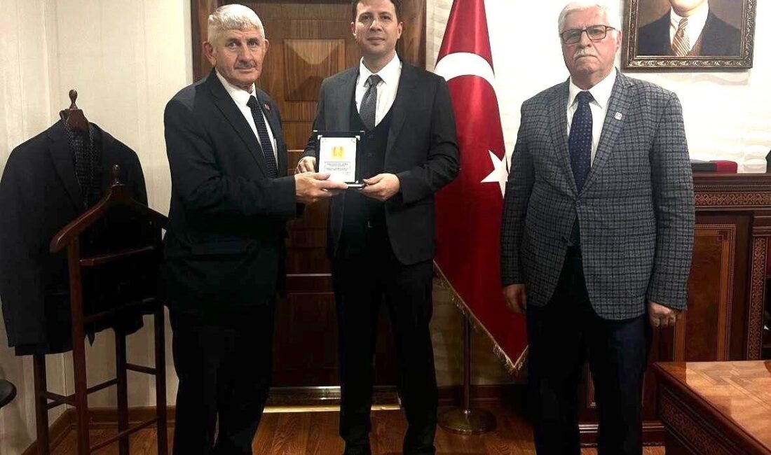 Türkiye Muharip Gaziler Derneği Erzurum Şube Başkanı Salih Mesci, çeşitli