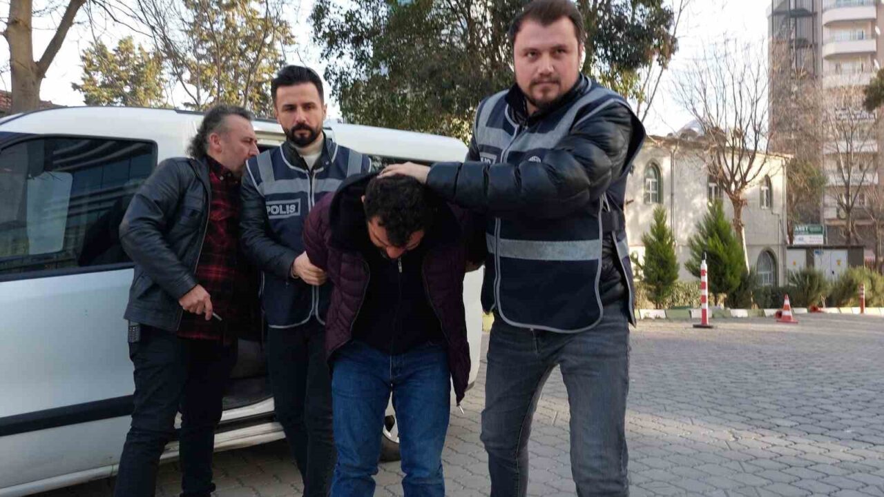 Samsun'da 31 yaşındaki Muradiye Terzi, evinin önünde Murat Demir tarafından