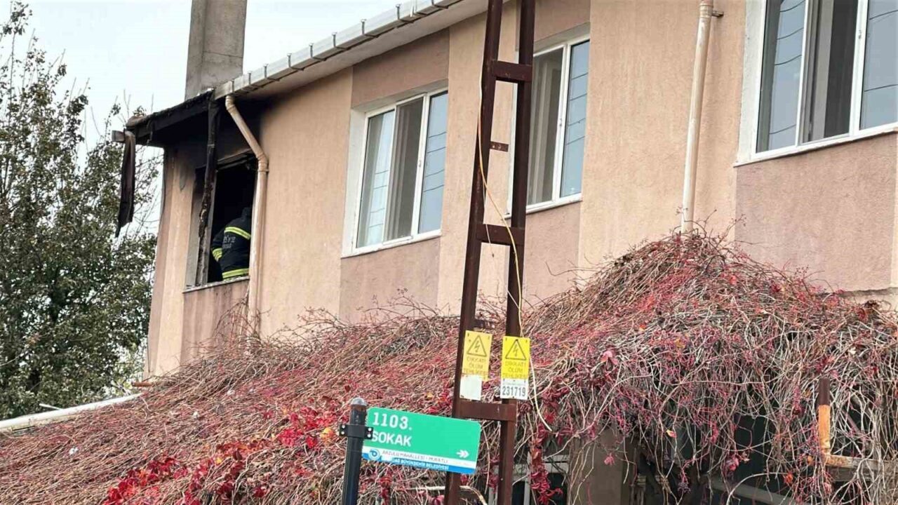 Tekirdağ'ın Muratlı ilçesinde bir evde meydana gelen soba kaynaklı yangında,