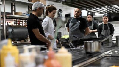 Muratpaşa Belediyesi, Antalya'daki restoran ve kafelerin hijyen standartlarını artırmak amacıyla
