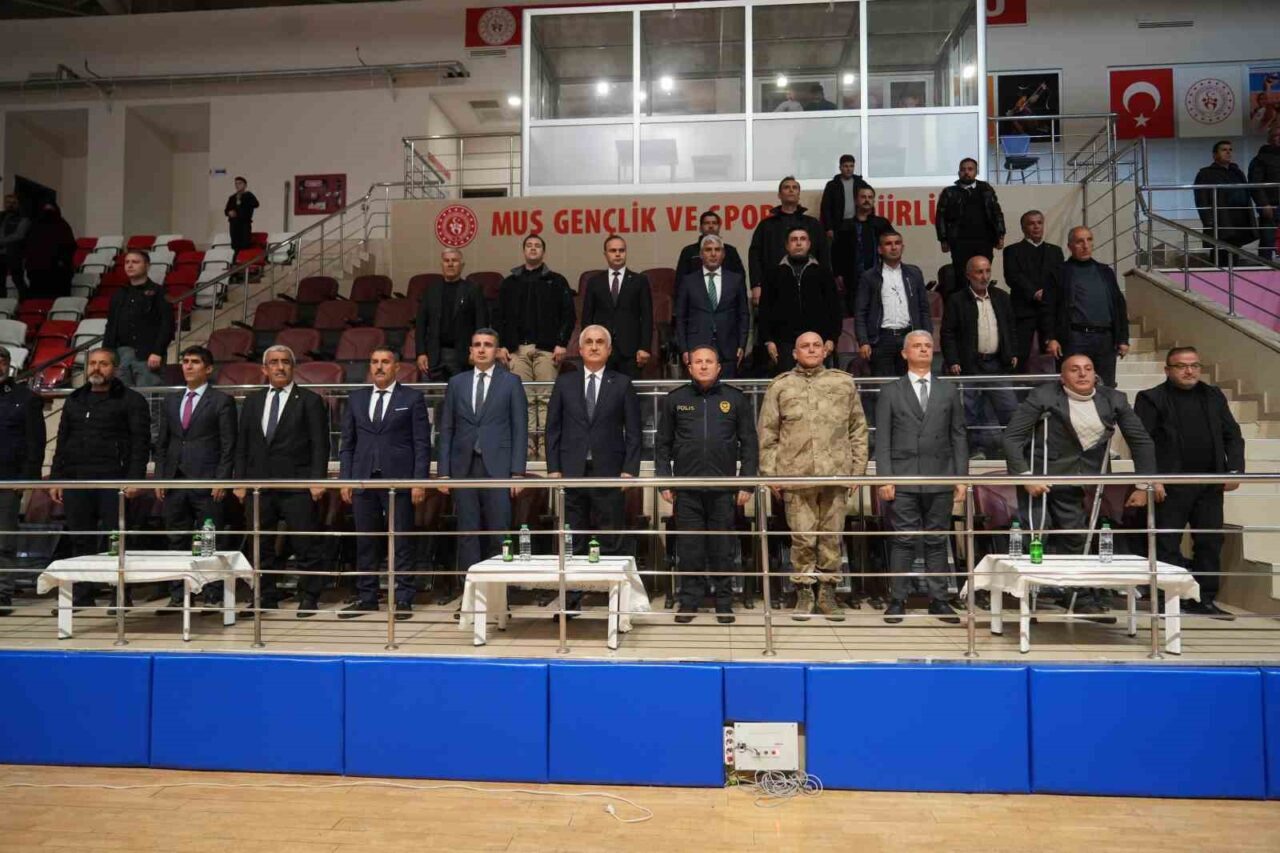 Muş'ta amatör spor kulüplerine 2 milyon TL değerinde malzeme desteği