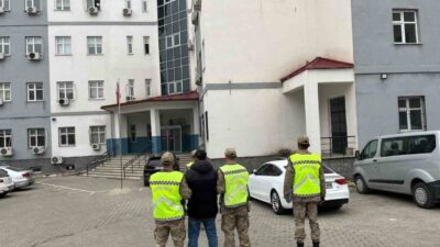 Muş İl Jandarma Komutanlığı, devriye sırasında hapis cezası bulunan M.A.K.'yı